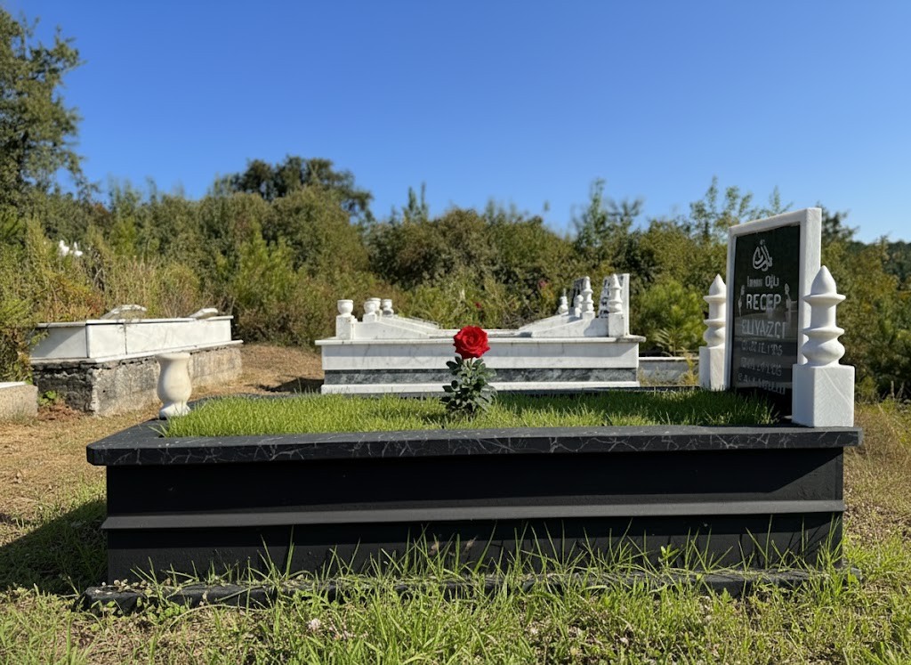 (PREMİUM) Siyah Granit Desenli Mezar (Mermer Minare ve Suluklu)